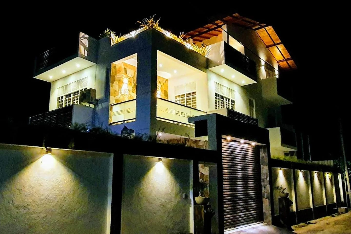 🚨 LUXURY VILLA WITH SWIMMING POOL FOR SALE IN WADDUWA (THALPITIYA) 🚨