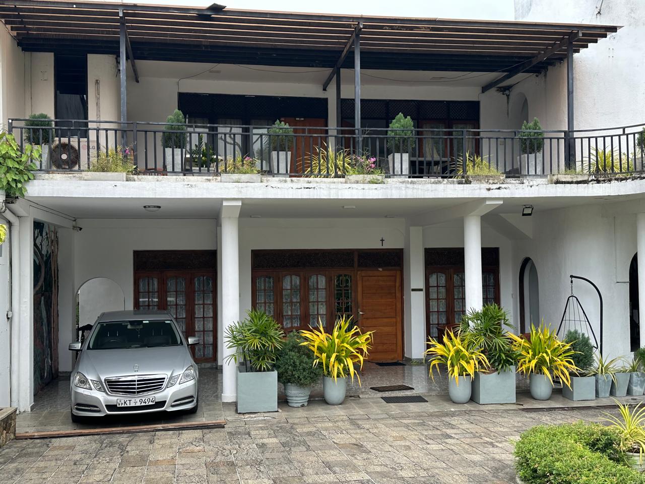 ව්‍යාපාරික ස්ථානයකට කදිමයි: පැපිලියානෙන් පර්චස් 10ක සුපිරි ගොඩනැගිල්ලක්.