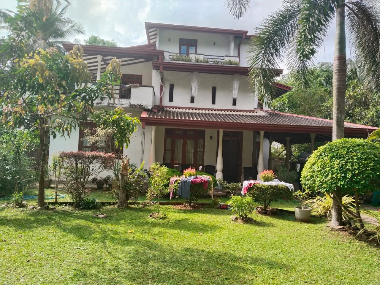 🏡 බණ්ඩාරගම - කැස්බෑව පාරට ආසන්නයෙන් අගනා දෙමහල් නිවසක් වහාම විකිණීමට