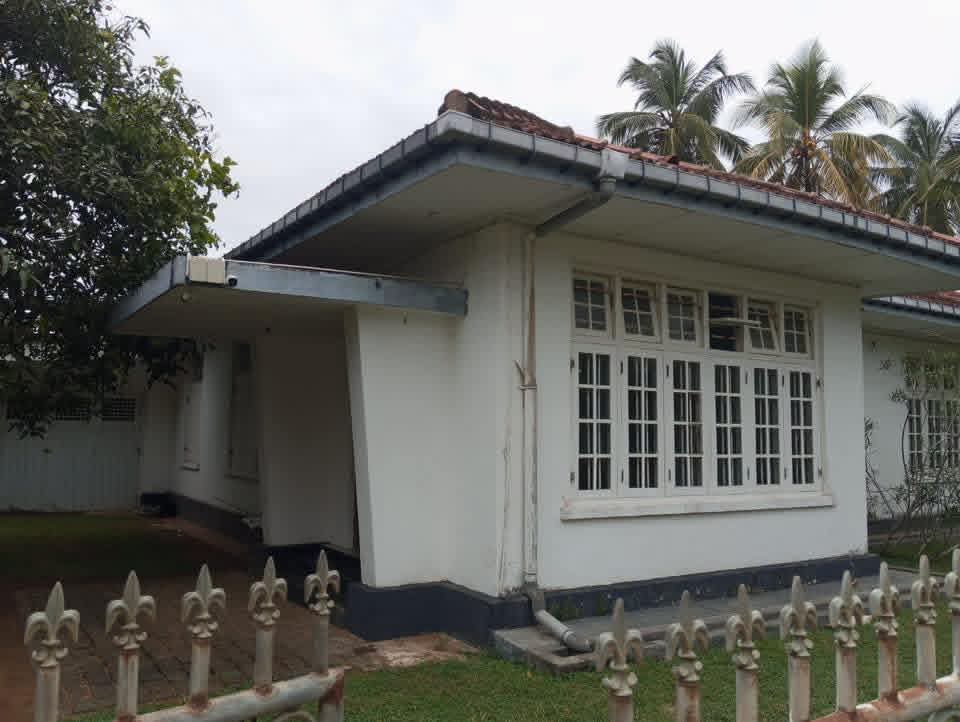 🏡 පානදුර රෝයල් විද්‍යාලය අසලින් (ගාලු පාරට මීටර් 100) අගනා බිම් කොටස් වහාම විකිණීමට