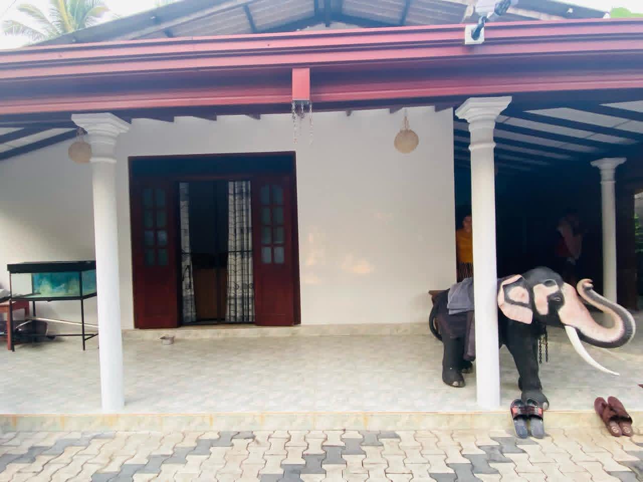 🏡 වාද්දුවෙන් මොරන්තුඩුව බස් පාරටම ආසන්නව (50m) CCTV සහ අංගසම්පූර්ණ ආරක්ෂිත නිවසක් වහාම විකිණීමට ඇත 📌