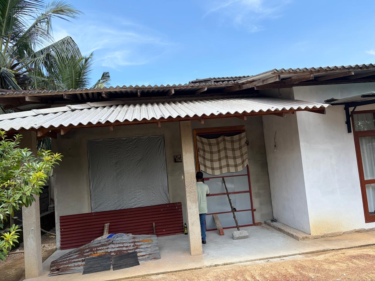 🏡 බණ්ඩාරගම කස්බෑව පාරෙන් 90%ක් වැඩ නිමකළ අගනා නවීන නිවසක් වහාම විකිණීමට ඇත! 🔥